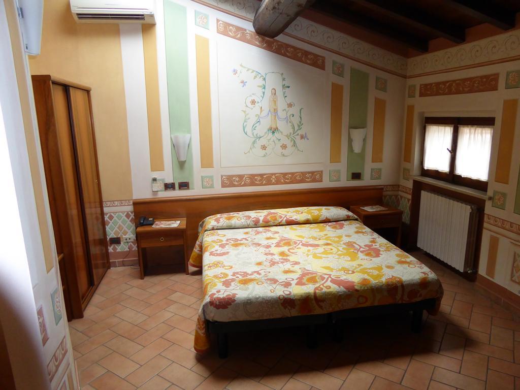 Albergo Giulia Gonzaga Sabbioneta Zimmer foto